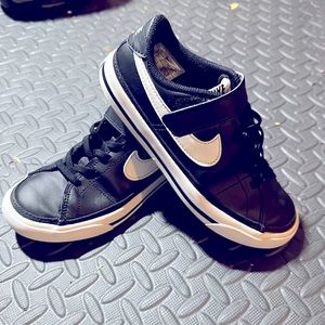Nike Court Legacy Boys Size 1.5